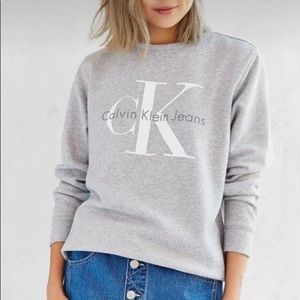 Calvin Klein Crewneck (Pink Logo)